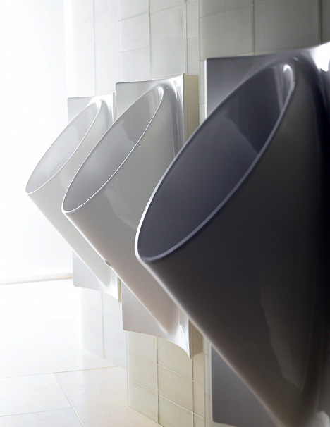 Waterless Urinal Also Eliminates Splashing